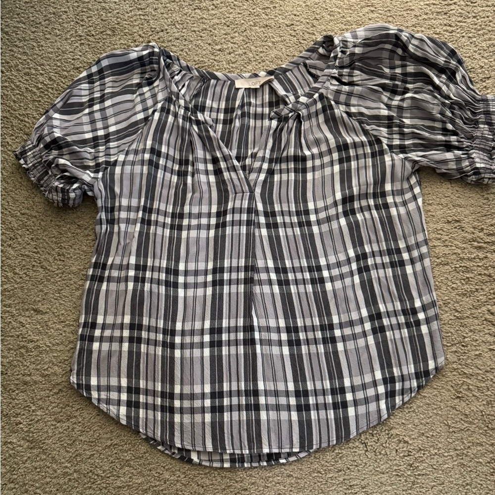 Loft Women's black & white plaid Top SZ M